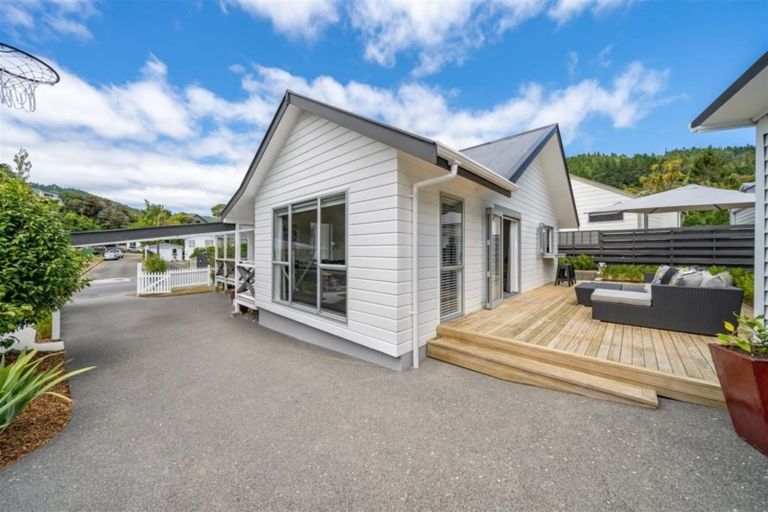 Photo of property in 76 Field Street, Silverstream, Upper Hutt, 5019
