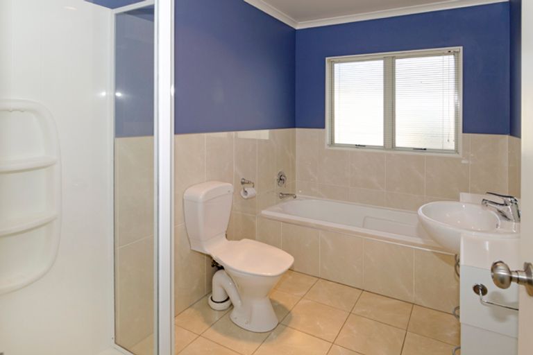 Photo of property in 3 Banshire Close, Flat Bush, Auckland, 2016