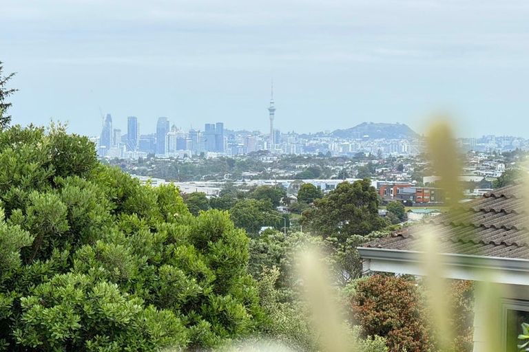 Photo of property in 2/235 Sunset Road, Sunnynook, Auckland, 0632