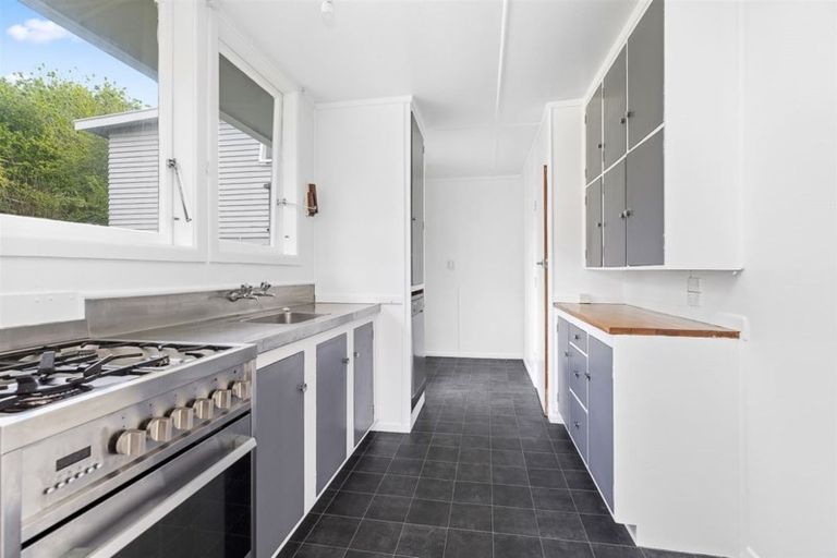 Photo of property in 70 Mana View Road, Paremata, Porirua, 5026