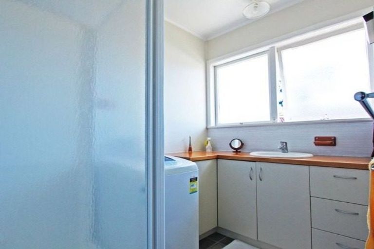 Photo of property in 2/9 Roseburn Place, Pakuranga, Auckland, 2010