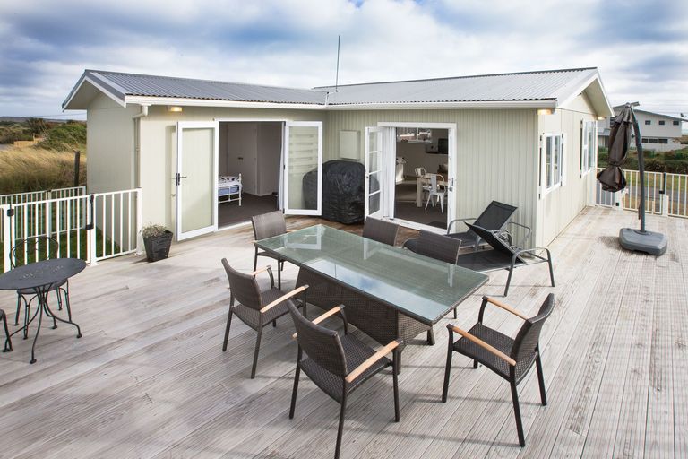 Photo of property in 35 Marine Parade South, Foxton Beach, Foxton, 4815