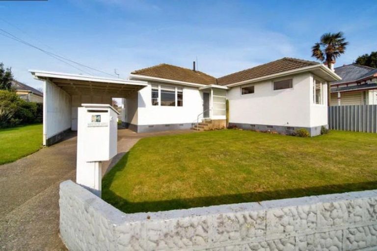 Photo of property in 54 Camberwell Road, Hawera, 4610