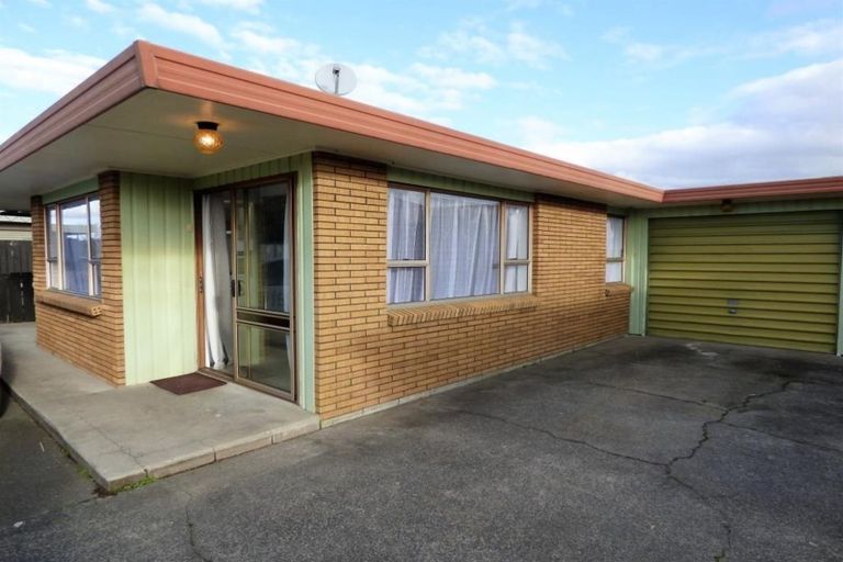 Photo of property in 17a Edgewater Parade, Waiuku, 2123