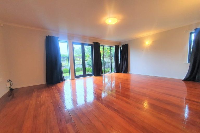 Photo of property in 57a Forrest Hill Road, Milford, Auckland, 0620
