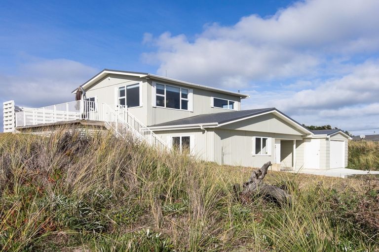 Photo of property in 35 Marine Parade South, Foxton Beach, Foxton, 4815