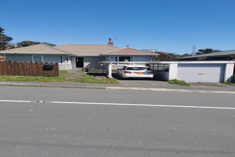 Photo of property in 37 Kenmore Street, Newlands, Wellington, 6037