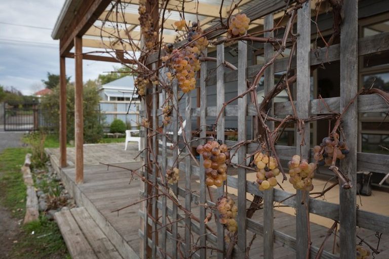 Photo of property in 18 Watts Street, Waipawa, 4210