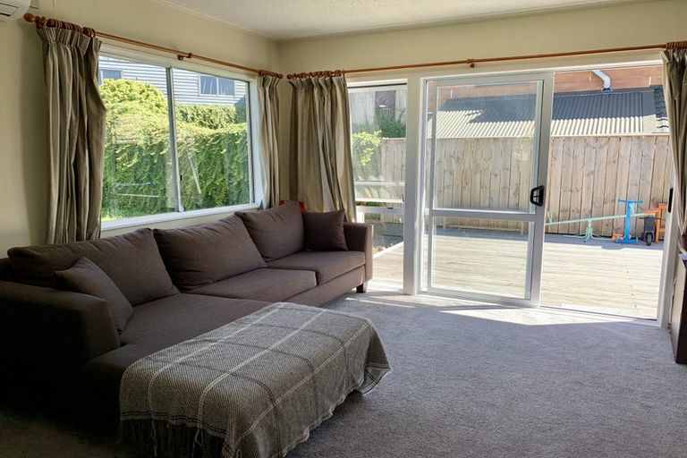 Photo of property in 2/13 Oswald Crescent, Paparangi, Wellington, 6037