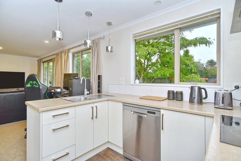 Photo of property in 4a Pannell Avenue, Wainoni, Christchurch, 8061