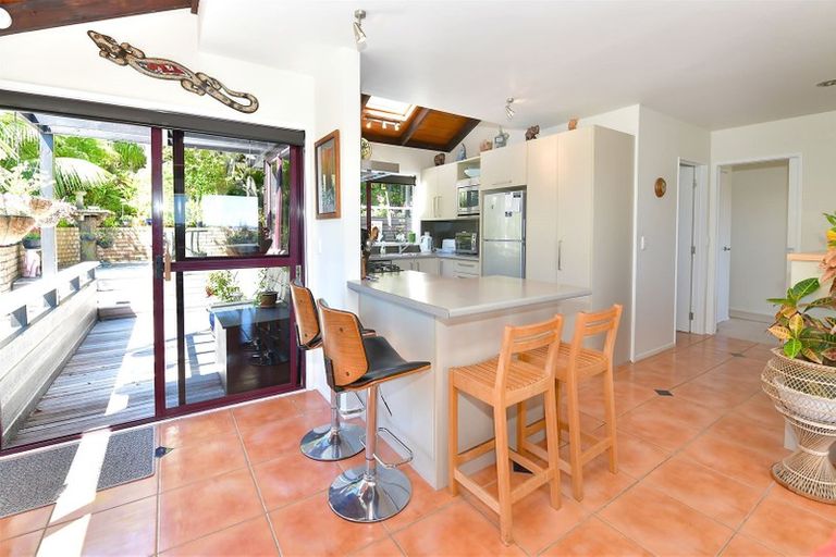 Photo of property in 71 Roberts Road, Matakatia, Whangaparaoa, 0930