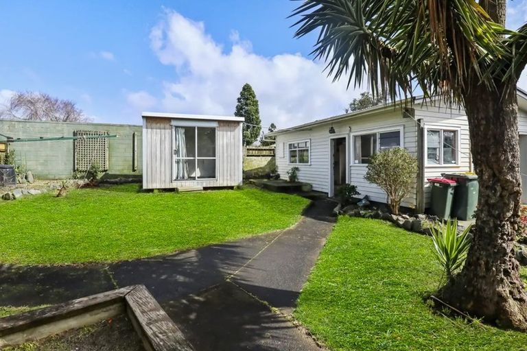 Photo of property in 20 Beeston Crescent, Manurewa, Auckland, 2102