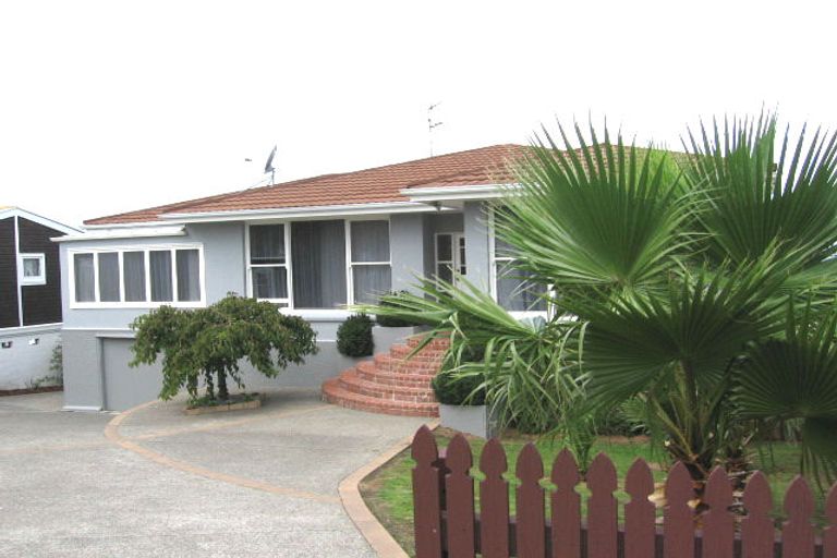 Photo of property in 229 Te Atatu Road, Te Atatu South, Auckland, 0610