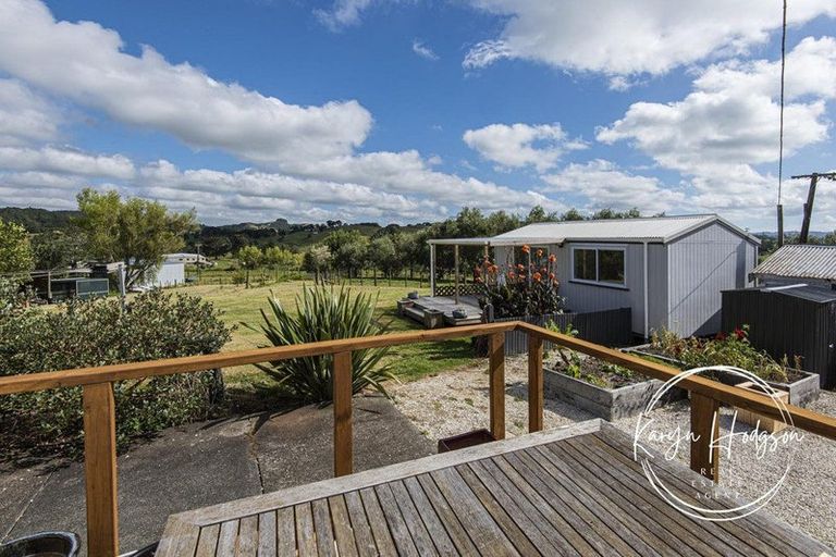 Photo of property in 46 Whakapirau Road, Maungaturoto, 0583