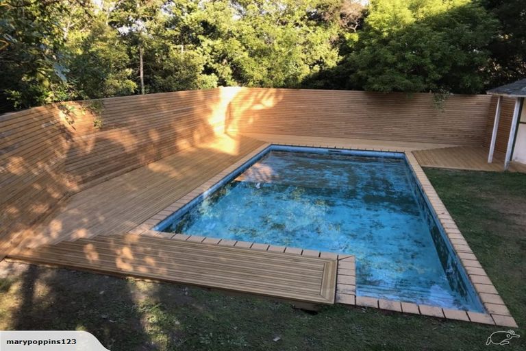 Photo of property in 20 Portsea Place, Chatswood, Auckland, 0626