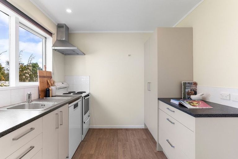 Photo of property in 2 Ladbrooke Drive, Newlands, Wellington, 6037