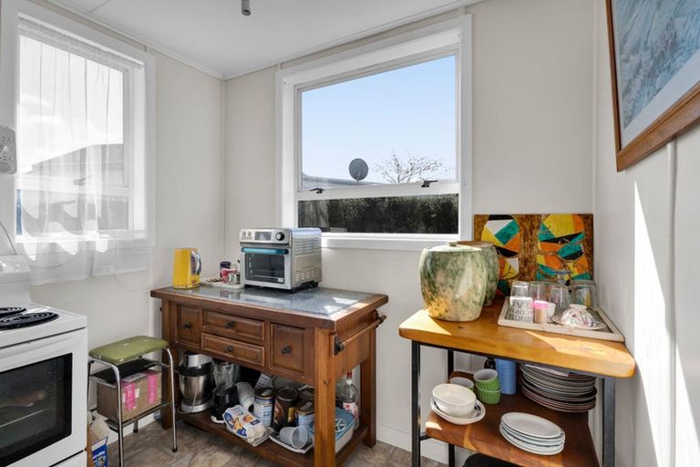 Photo of property in 96 Blake Street, Waitara, 4320