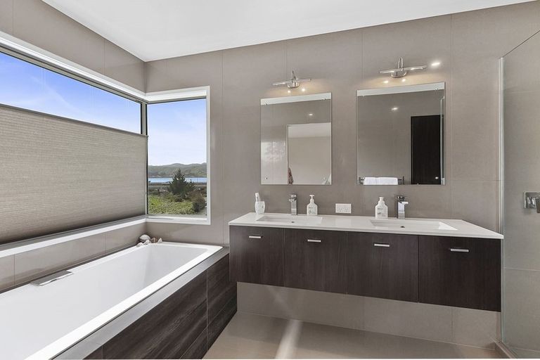 Photo of property in 4 Shoal Place, Whitby, Porirua, 5024