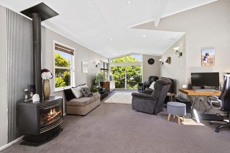 Photo of property in 15 Cherry Blossom Grove, Maungaraki, Lower Hutt, 5010