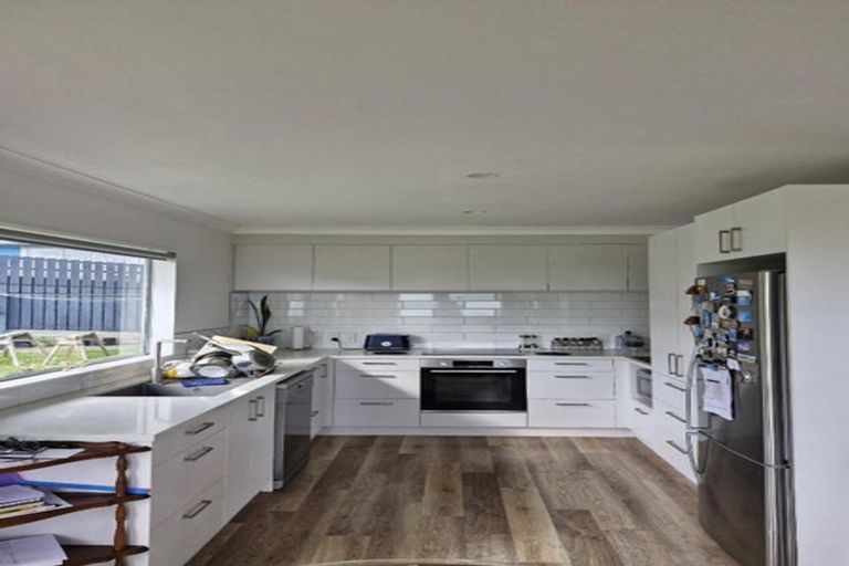 Photo of property in 17 Maui Place, Spotswood, New Plymouth, 4310