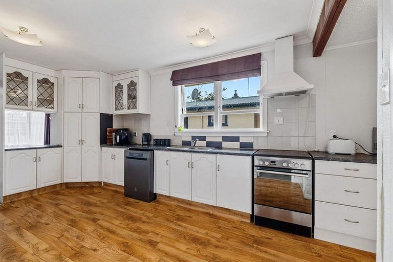 Photo of property in 5 Hartley Place, Awapuni, Palmerston North, 4412