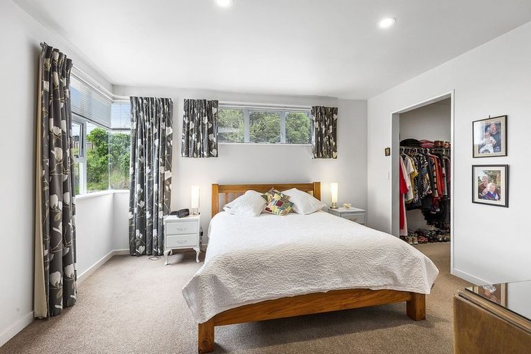 Photo of property in 32 Paremata Crescent, Paremata, Porirua, 5024