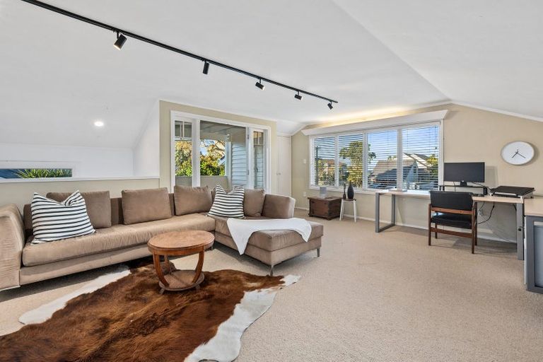 Photo of property in 8 Tiri Road, Milford, Auckland, 0620