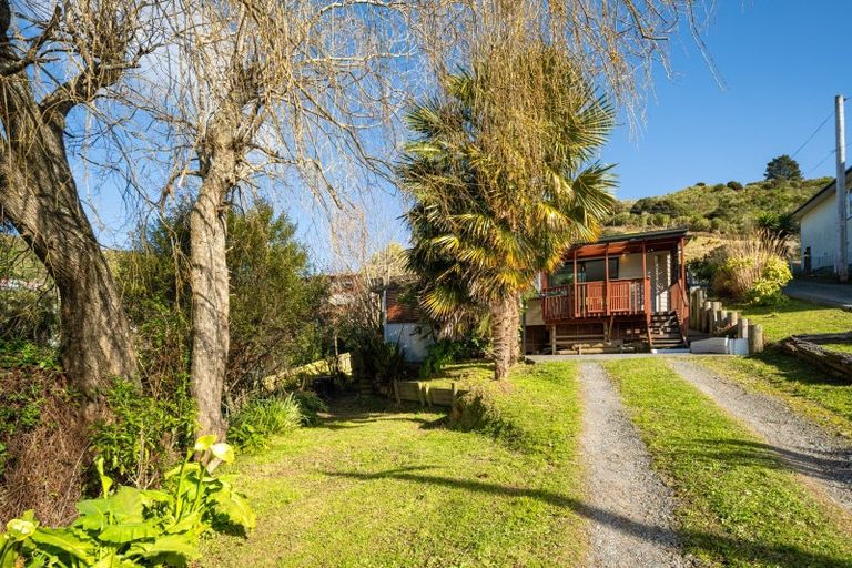 Photo of property in 5a Cornwall Street, Picton, 7220