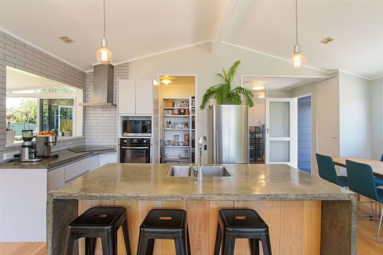 Photo of property in 11 Taihiki Road, Clarks Beach, 2122