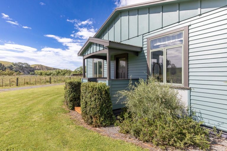 Photo of property in 978 Pourerere Road, Omakere, Waipawa, 4271