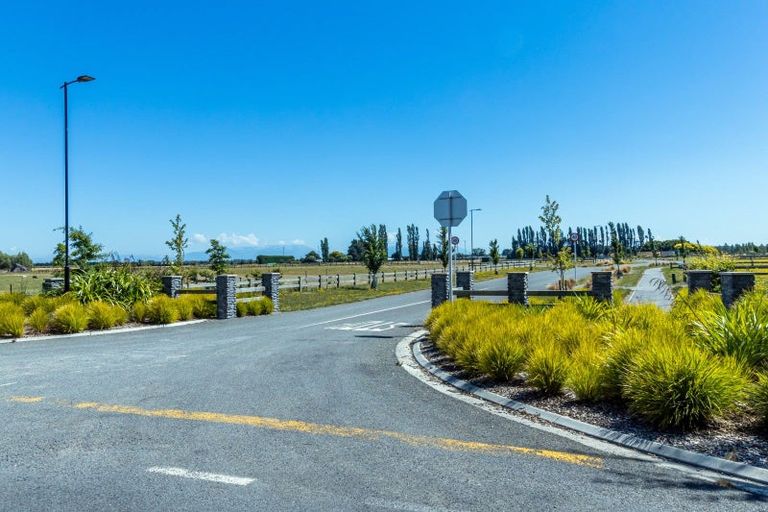 Photo of property in 16 Village Green Drive, Huntingdon, 7774