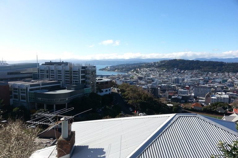 Photo of property in 88 Kelburn Parade, Kelburn, Wellington, 6012