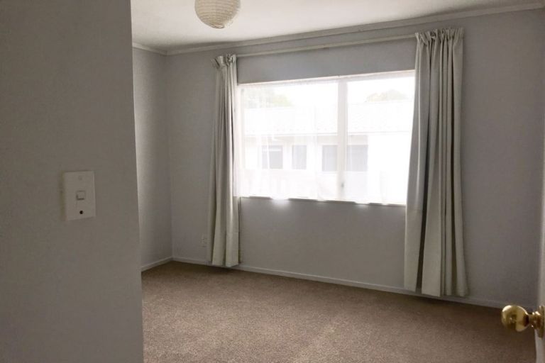 Photo of property in 118b Colwill Road, Massey, Auckland, 0614