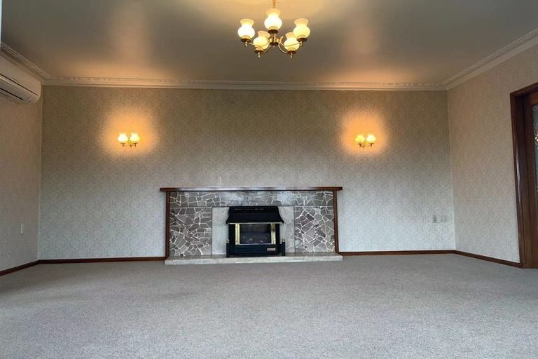 Photo of property in 83 Pupuke Road, Northcote, Auckland, 0627