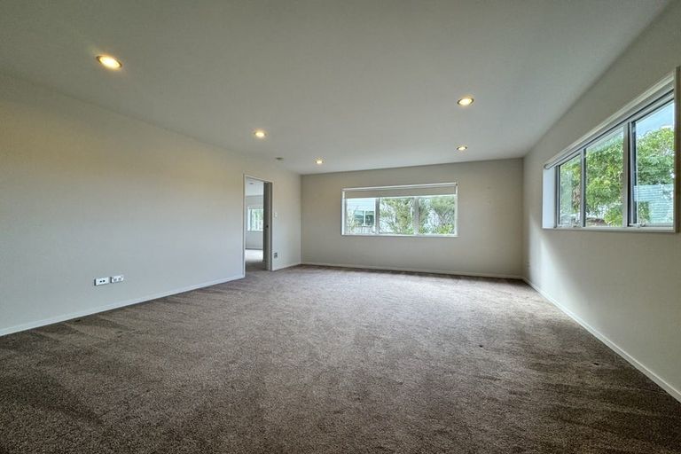 Photo of property in 39 Travis View Drive, Fairview Heights, Auckland, 0632