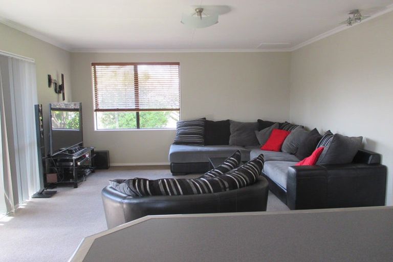 Photo of property in 12 Hillcrest Drive, Kelvin Grove, Palmerston North, 4414