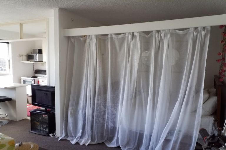 Photo of property in Churchill Flats, 213 The Terrace, Wellington Central, Wellington, 6011