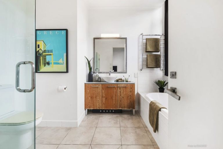 Photo of property in Augusta Apartments, 24/254 Willis Street, Te Aro, Wellington, 6011