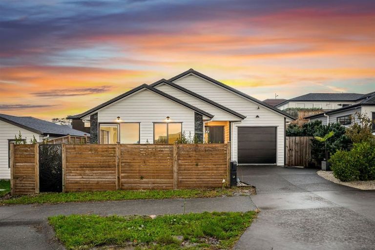 Photo of property in 58 Accolage Boulevard, Kumeu, 0810
