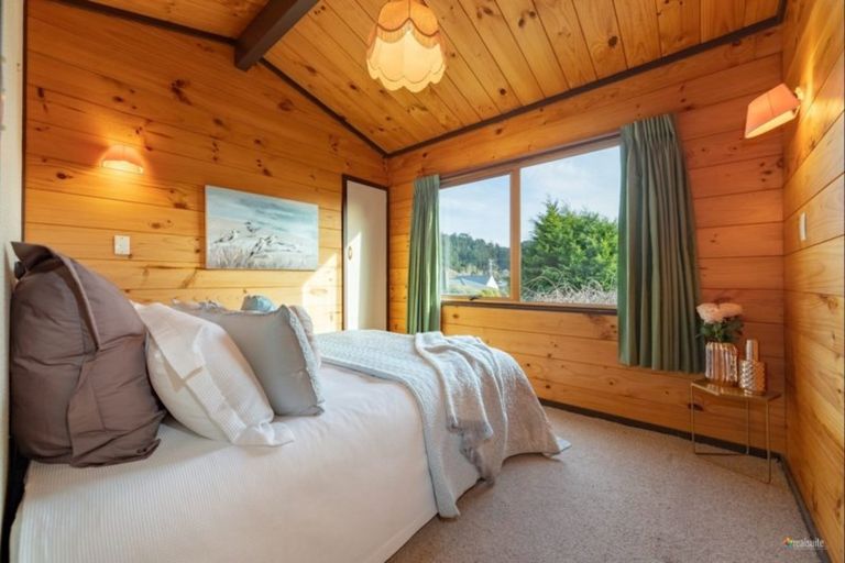 Photo of property in 363 Stokes Valley Road, Stokes Valley, Lower Hutt, 5019