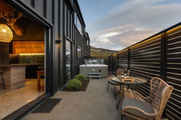 Photo of property in 2 Brodie Avenue, Arrowtown, 9302