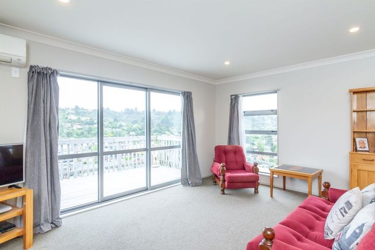 Photo of property in 32 Speldhurst Grove, Stokes Valley, Lower Hutt, 5019