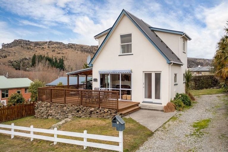 Photo of property in 2 Kelso Street, Roxburgh, 9500