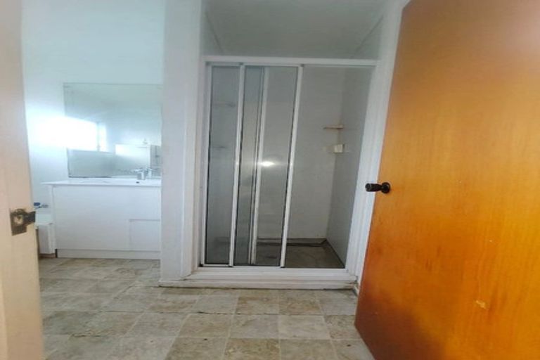 Photo of property in 16 Cottrell Place, Clendon Park, Auckland, 2103