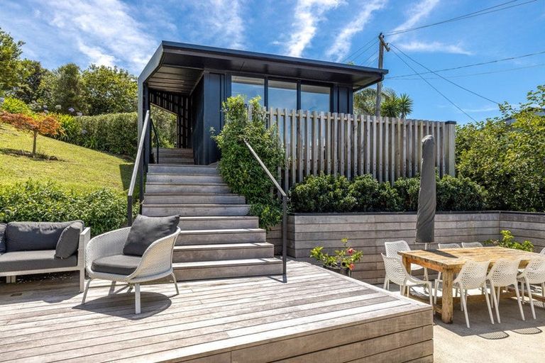 Photo of property in 70 Queens Drive, Oneroa, Waiheke Island, 1081