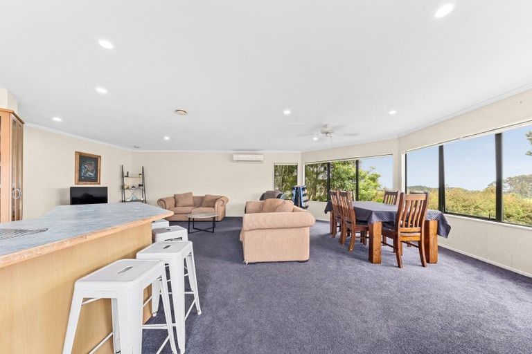 Photo of property in 10 Saint Ives Grove, Whalers Gate, New Plymouth, 4310