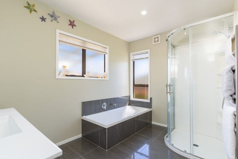 Photo of property in 7 Trinidad Crescent, Grenada Village, Wellington, 6037