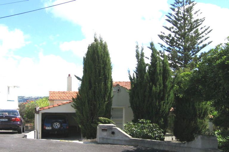 Photo of property in 89 Stanley Point Road, Stanley Point, Auckland, 0624