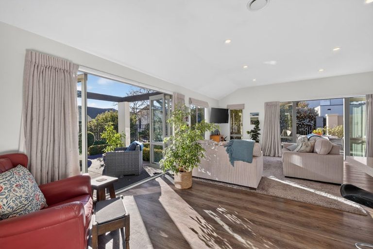 Photo of property in 6 Acorn Close, Waltham, Christchurch, 8023
