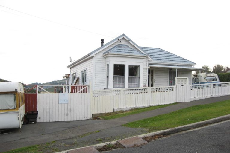 Photo of property in 16 Jellicoe Crescent, Kaikorai, Dunedin, 9010